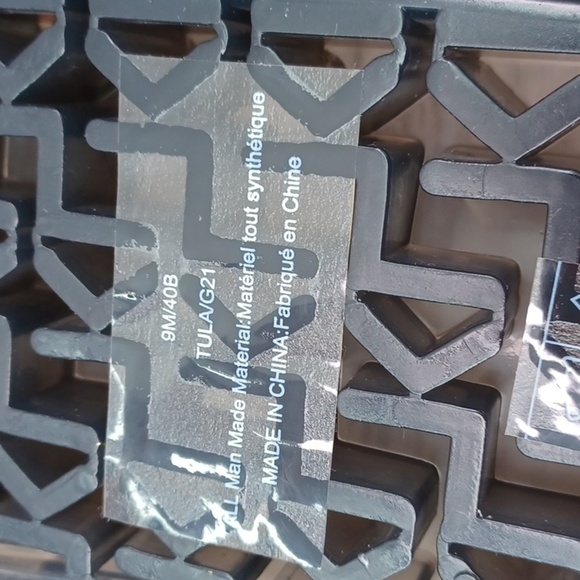 Karl Lagerfeld Slides NWOT - Picture 5 of 6